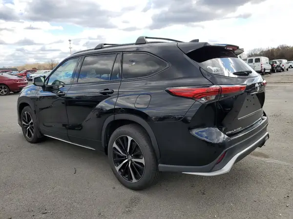 5TDLZRBHXNS257536 2022 TOYOTA HIGHLANDER - Image 2