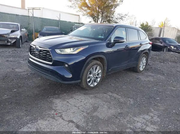 5TDXBRCH0MS527893 2021 TOYOTA HIGHLANDER - Image 2