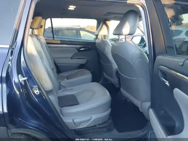 5TDXBRCH0MS527893 2021 TOYOTA HIGHLANDER - Image 8