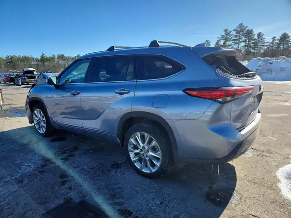 5TDXBRCH0NS096599 2022 TOYOTA HIGHLANDER - Image 2