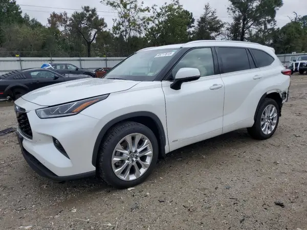 5TDXBRCH0NS557624 2022 TOYOTA HIGHLANDER - Image 1