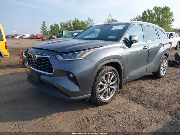 5TDXBRCH1LS001674 2020 TOYOTA HIGHLANDER - Image 2