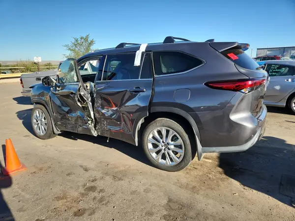 5TDXBRCH1LS001769 2020 TOYOTA HIGHLANDER - Image 2
