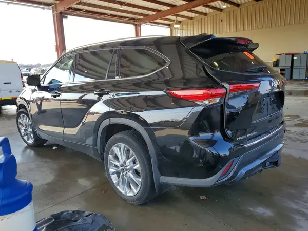 5TDXBRCH1PS123148 2023 TOYOTA HIGHLANDER - Image 2