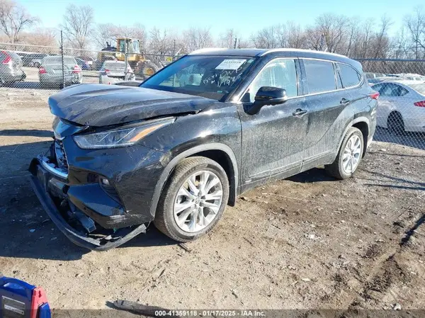 5TDXBRCH1PS582776 2023 TOYOTA HIGHLANDER - Image 2