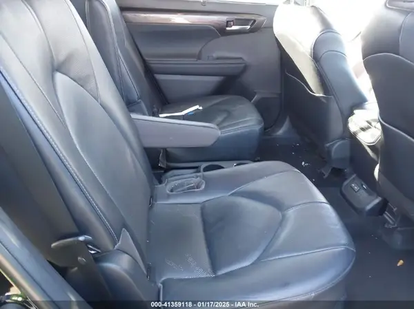 5TDXBRCH1PS582776 2023 TOYOTA HIGHLANDER - Image 8