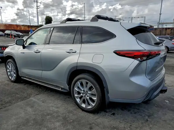 5TDXBRCH2LS013428 2020 TOYOTA HIGHLANDER - Image 2