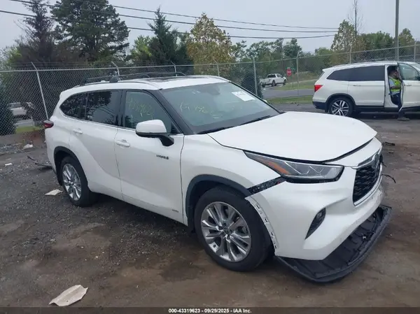 5TDXBRCH2MS016878 2021 TOYOTA HIGHLANDER - Image 1
