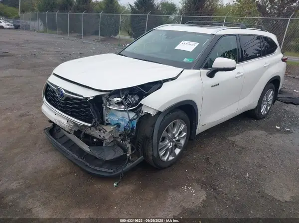 5TDXBRCH2MS016878 2021 TOYOTA HIGHLANDER - Image 2