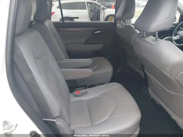 5TDXBRCH2MS016878 2021 TOYOTA HIGHLANDER - Image 8