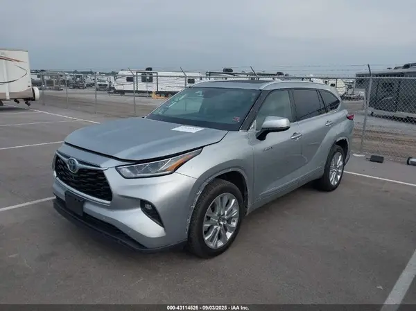5TDXBRCH2MS018422 2021 TOYOTA HIGHLANDER - Image 2