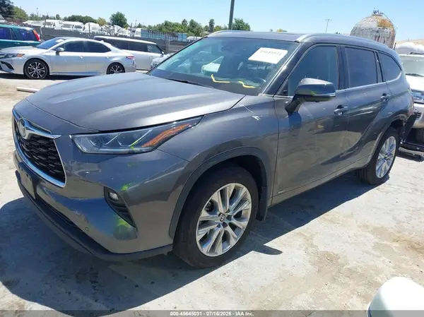 5TDXBRCH2PS110425 2023 TOYOTA HIGHLANDER - Image 2