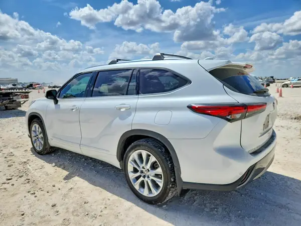 5TDXBRCH2PS124583 2023 TOYOTA HIGHLANDER - Image 2