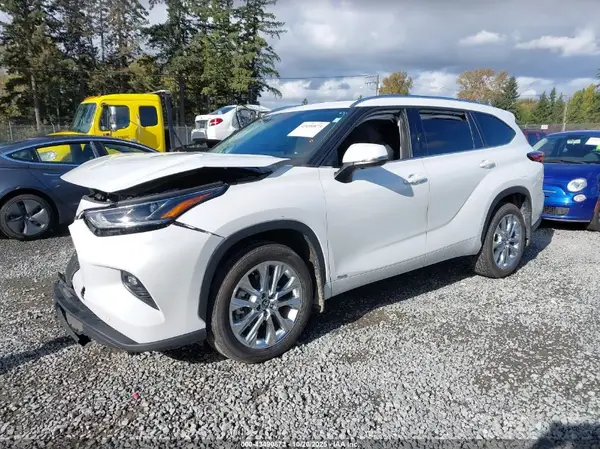 5TDXBRCH2PS570765 2023 TOYOTA HIGHLANDER - Image 2