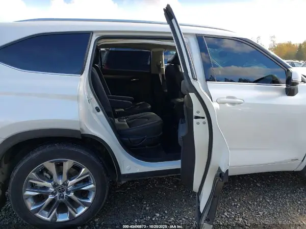 5TDXBRCH2PS570765 2023 TOYOTA HIGHLANDER - Image 8