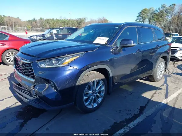 5TDXBRCH2PS581040 2023 TOYOTA HIGHLANDER - Image 2