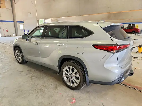 5TDXBRCH2PS582270 2023 TOYOTA HIGHLANDER - Image 2