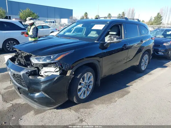 5TDXBRCH2PS586254 2023 TOYOTA HIGHLANDER - Image 2