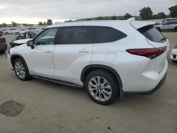 5TDXBRCH2PS592040 2023 TOYOTA HIGHLANDER - Image 2