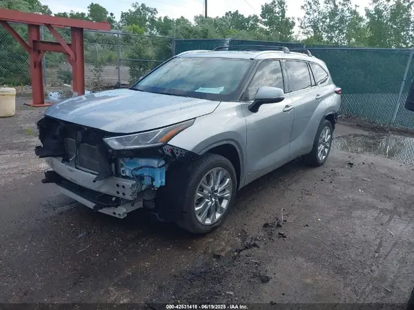5TDXBRCH2RS603069 2024 TOYOTA HIGHLANDER - Image 2