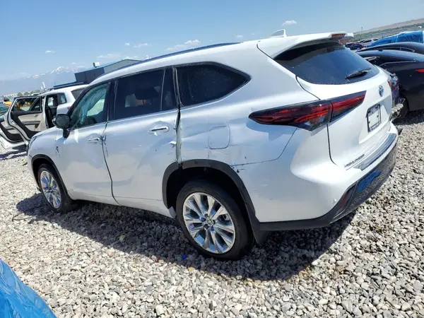 5TDXBRCH2RS615111 2024 TOYOTA HIGHLANDER - Image 2