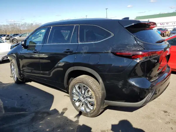 5TDXBRCH2RS635276 2024 TOYOTA HIGHLANDER - Image 2
