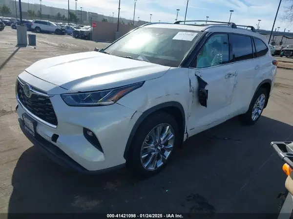 5TDXBRCH3MS053342 2021 TOYOTA HIGHLANDER - Image 2