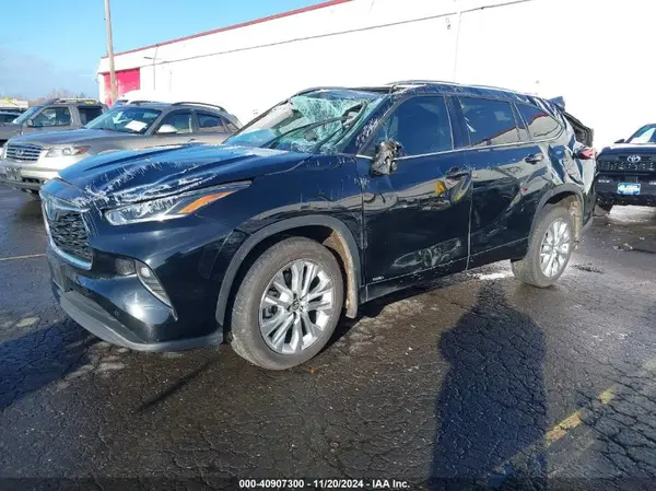 5TDXBRCH3NS547718 2022 TOYOTA HIGHLANDER - Image 2