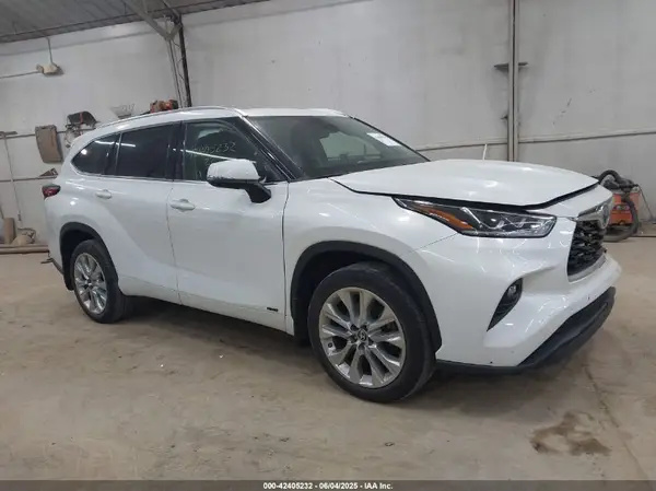 5TDXBRCH3NS552613 2022 TOYOTA HIGHLANDER - Image 1