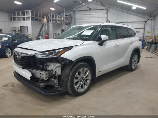 5TDXBRCH3NS552613 2022 TOYOTA HIGHLANDER - Image 2