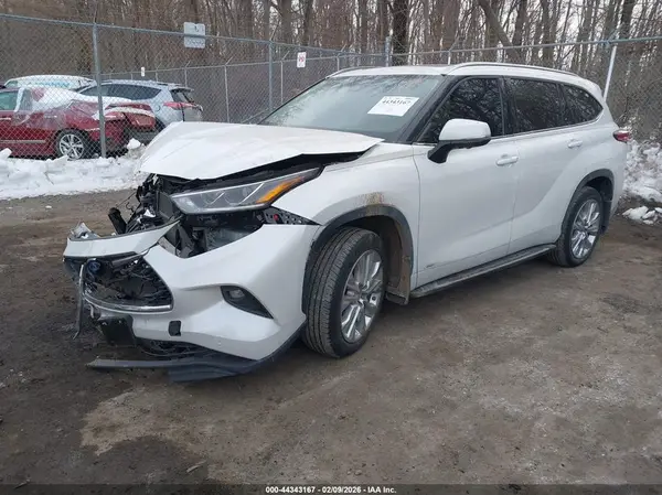 5TDXBRCH3PS123345 2023 TOYOTA HIGHLANDER - Image 2