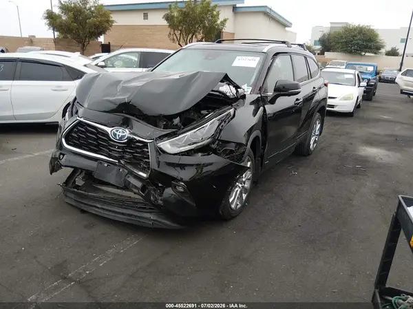 5TDXBRCH3PS124558 2023 TOYOTA HIGHLANDER - Image 2