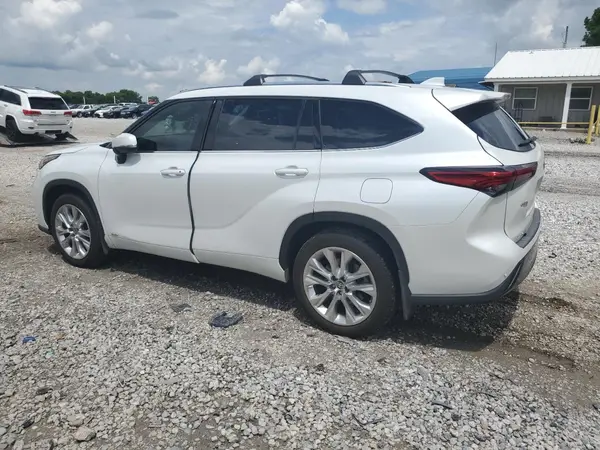 5TDXBRCH3PS574517 2023 TOYOTA HIGHLANDER - Image 2