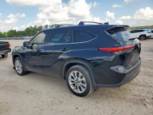 5TDXBRCH3PS576039 2023 TOYOTA HIGHLANDER - Image 2