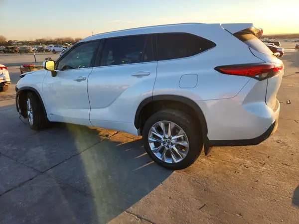 5TDXBRCH3PS578647 2023 TOYOTA HIGHLANDER - Image 2