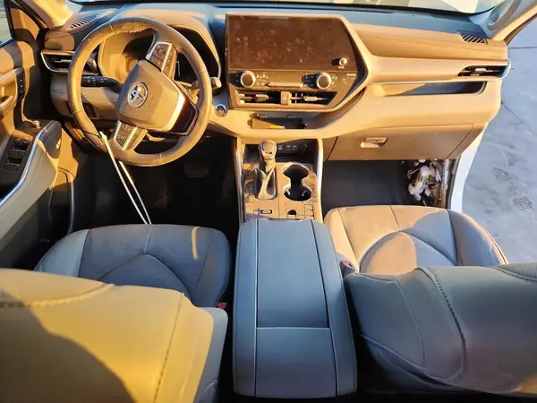 5TDXBRCH3PS578647 2023 TOYOTA HIGHLANDER - Image 8
