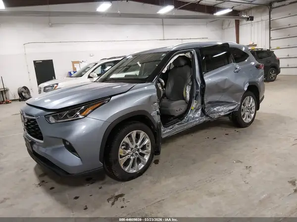 5TDXBRCH3RS609091 2024 TOYOTA HIGHLANDER - Image 2