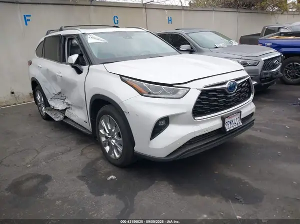 5TDXBRCH3RS637439 2024 TOYOTA HIGHLANDER - Image 1