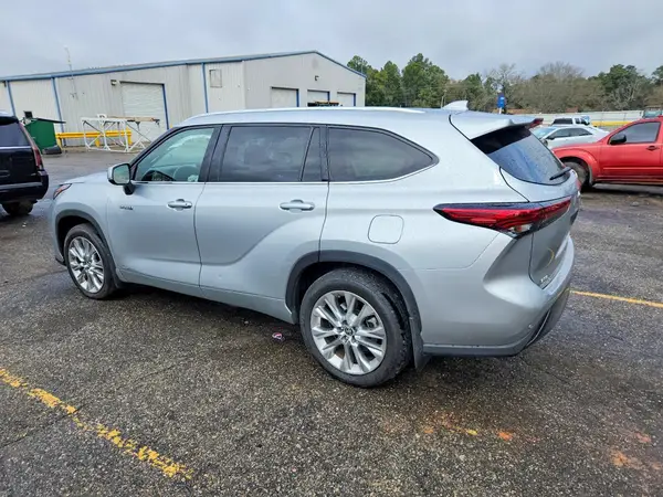 5TDXBRCH4MS016588 2021 TOYOTA HIGHLANDER - Image 2