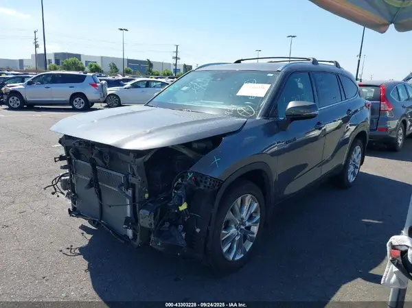 5TDXBRCH4MS534622 2021 TOYOTA HIGHLANDER - Image 2