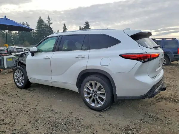 5TDXBRCH4NS545170 2022 TOYOTA HIGHLANDER - Image 2