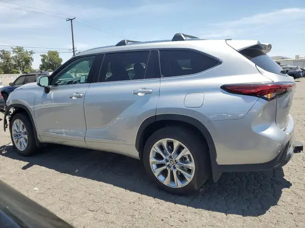 5TDXBRCH4PS575885 2023 TOYOTA HIGHLANDER - Image 2