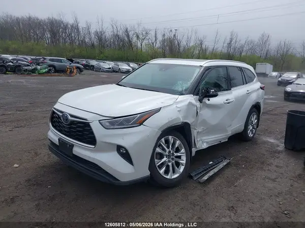 5TDXBRCH4RS636073 2024 TOYOTA HIGHLANDER - Image 2