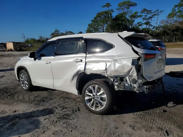 5TDXBRCH4RS642861 2024 TOYOTA HIGHLANDER - Image 2