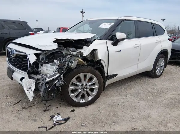 5TDXBRCH5MS035179 2021 TOYOTA HIGHLANDER - Image 2