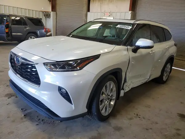 5TDXBRCH5NS543038 2022 TOYOTA HIGHLANDER - Image 1