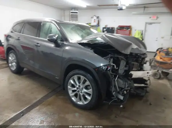 5TDXBRCH5PS571439 2023 TOYOTA HIGHLANDER - Image 1