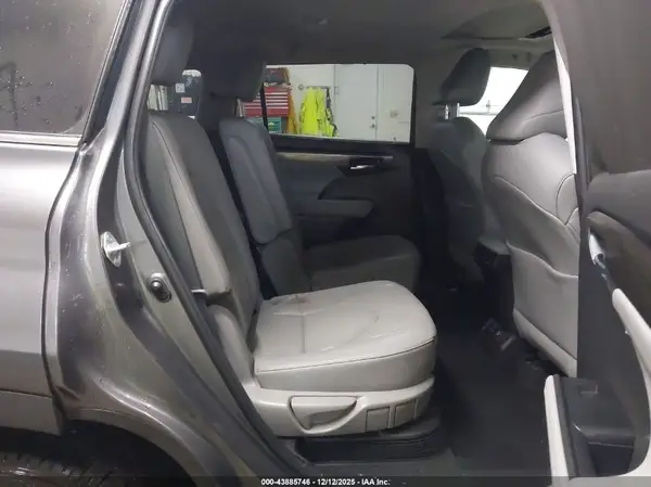 5TDXBRCH5PS571439 2023 TOYOTA HIGHLANDER - Image 8