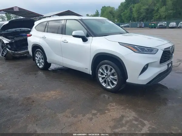 5TDXBRCH5PS578357 2023 TOYOTA HIGHLANDER - Image 1