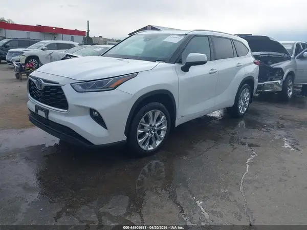5TDXBRCH5PS578357 2023 TOYOTA HIGHLANDER - Image 2